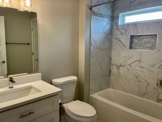 Building Photo - Luxury End Unit Townhouse in Campbell County