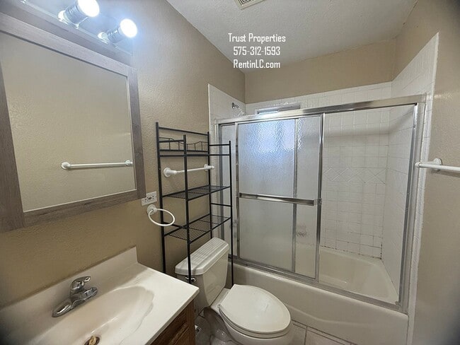 Building Photo - Spacious 4/2 close to NMSU