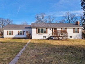 Building Photo - 3 Bed / 1-1/5 Bath Single Family Home w/Attached 2-Car Garage