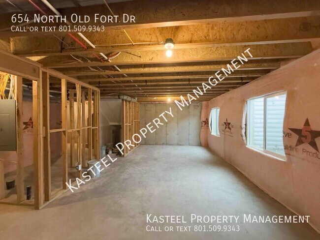 Building Photo - 654 N Old Fort Dr