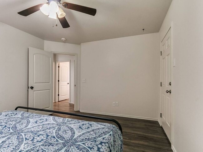 Building Photo - Modern 3BR/2BA Duplex | All Utilities Included | Downtown Edmond