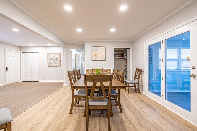 Building Photo - 804 Vestavia Pl SE