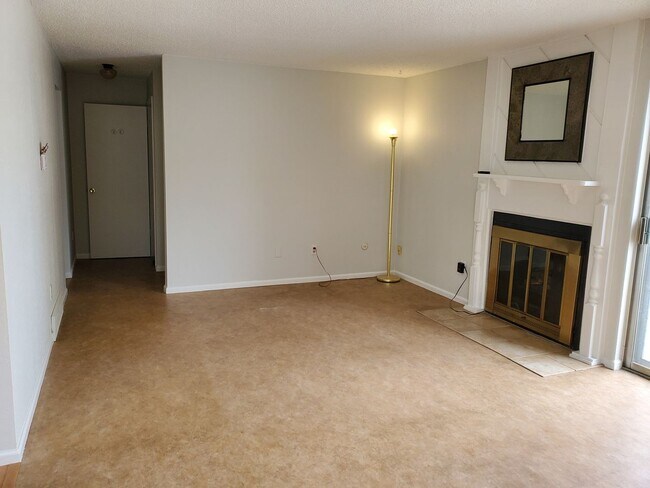 Building Photo - FANTASTIC 2 BEDROOM TOWNHOUSE IN THORNTON, AVAILABLE NOW!!!