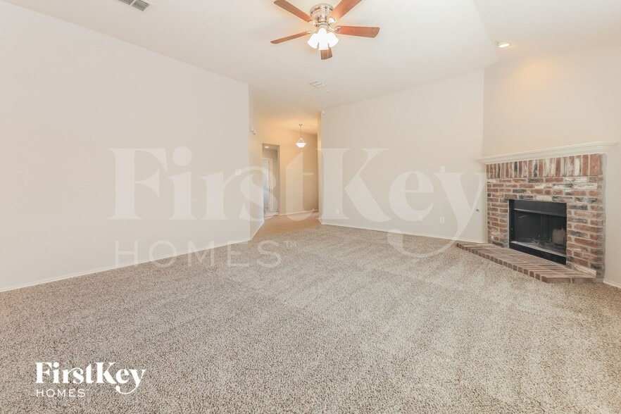 Building Photo - 2064 Fairview Dr