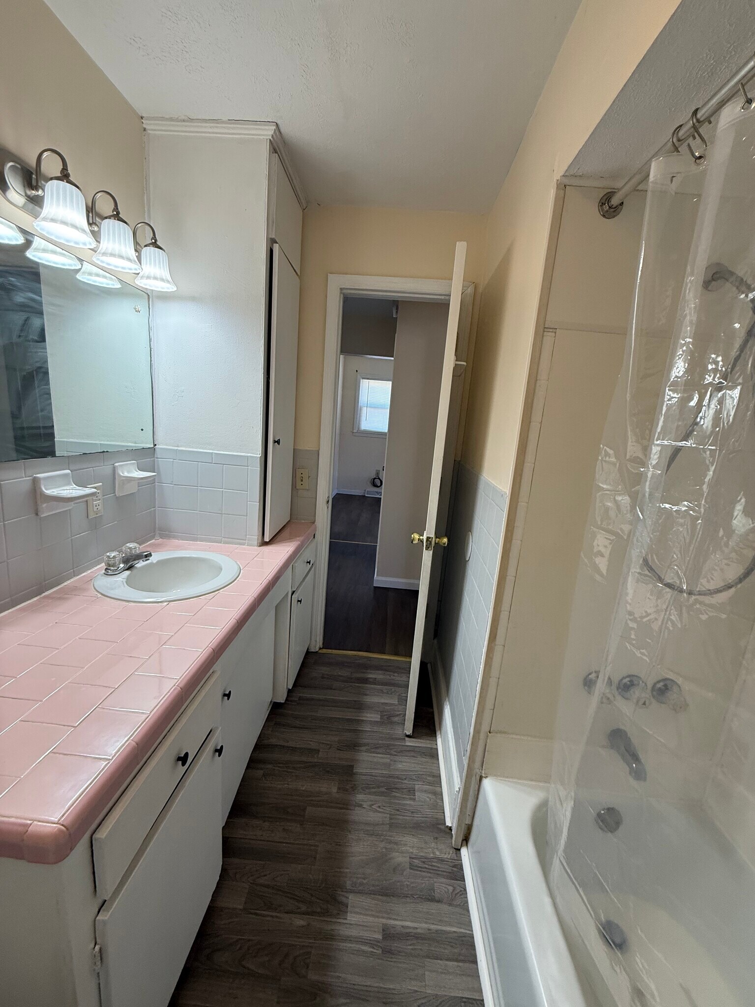 Building Photo - 1736 Greenwood Rd