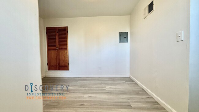 Building Photo - Panoramic Hill Estate with Sweeping Views