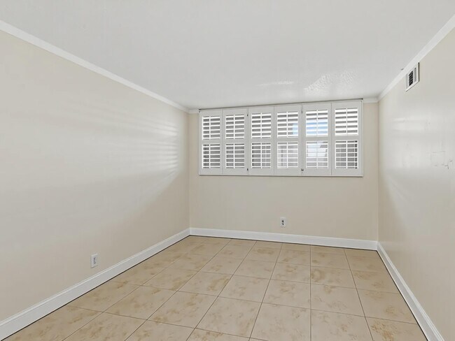 Building Photo - 911 Gardenia Dr