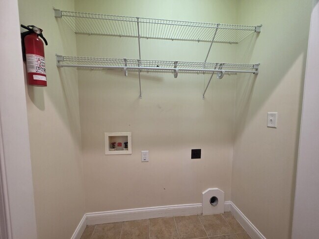 Building Photo - Spacious 4-Bedroom Home for Rent in Kings Grant Fayetteville – 15 Minutes from Fort Bragg