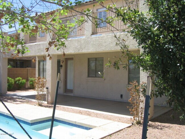 Building Photo - Beautiful Gilbert Home w/2 Master Bedrooms...