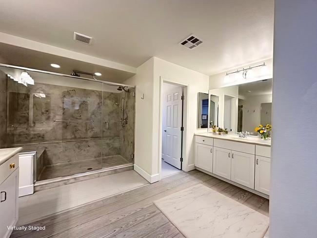 Building Photo - A beautiful 2 stories 5 Bedroom Home in a Highly Desired Location