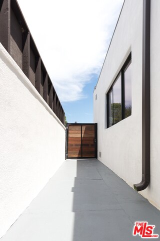Building Photo - 3777 Rosewood Ave