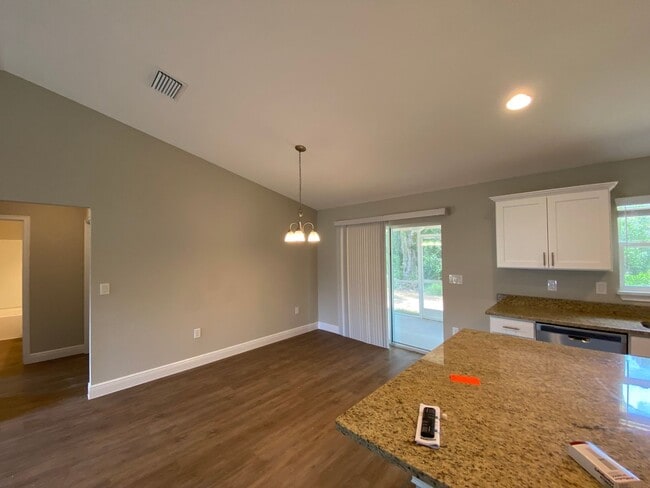 Building Photo - 130 Oak Cir