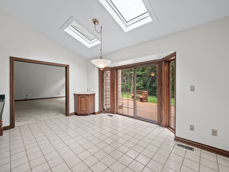 Building Photo - 4932 Susans Way