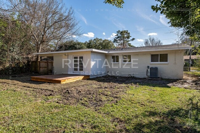 Building Photo - Fully Renovated 3 Bed 2 Bath Home!