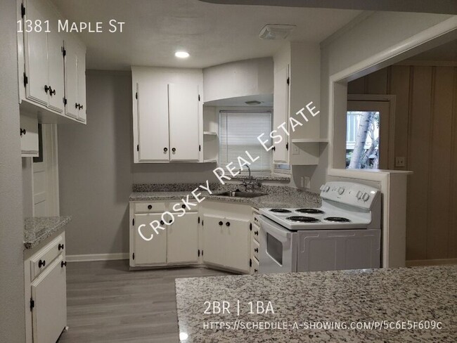 Building Photo - Remodeled unit, close to schools, easy acc...