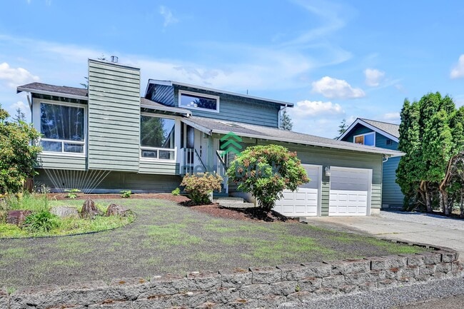 Primary Photo - 3 Bed 2 Bath Single-family Home is availab...