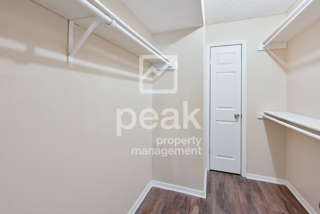 Building Photo - $1,549! 2/Bed1.5Bath duplex in Arlington!