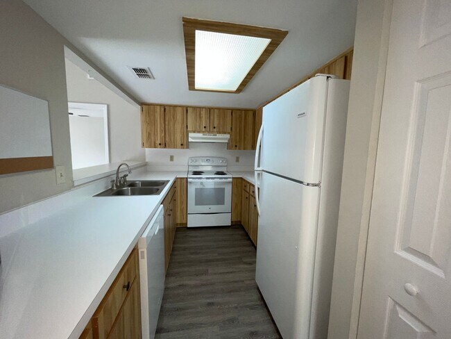 Building Photo - Beautiful 2 Bedroom 2 Bathroom Unit in Wil...