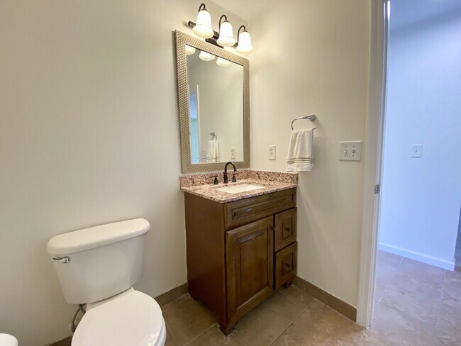Building Photo - Spacious Three Bedroom Condo Located at Th...