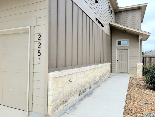 Building Photo - 2251 Avery Village