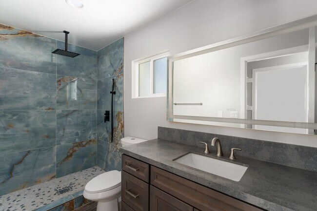 Building Photo - LEASE SPECIAL - UP TO 4 WEEKS FREE!  Luxurious 1-Bedroom Apartment with Private Yard in the Heart...