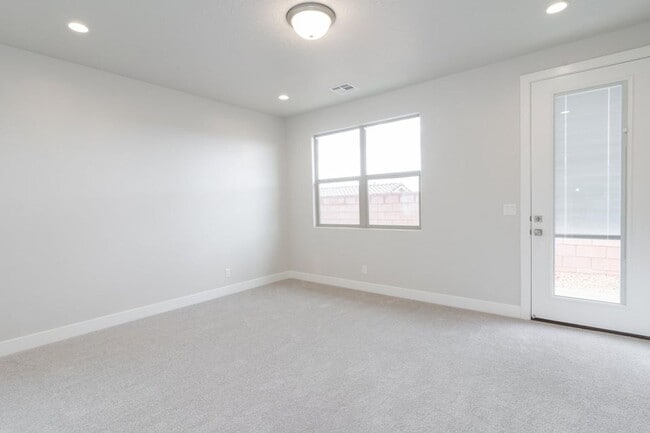 Building Photo - Beautiful New 3 Bedroom Home in Brio