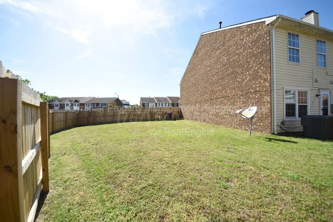 Building Photo - 701 Nottaway Dr