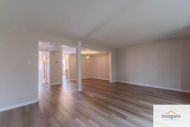 Building Photo - 12 Daria Ct