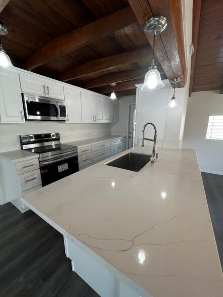 Building Photo - 367 Sirretta St