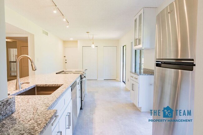 Building Photo - 208 Lake Howard Dr SW