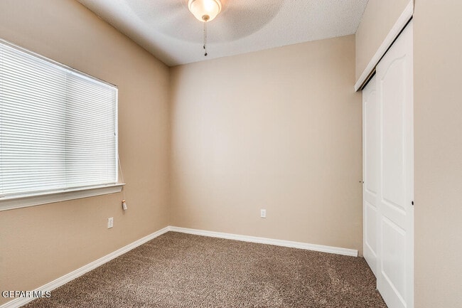 Building Photo - 228 Flor Scabiosa Dr