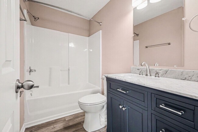 Building Photo - Charming Townhome near Percy Priest