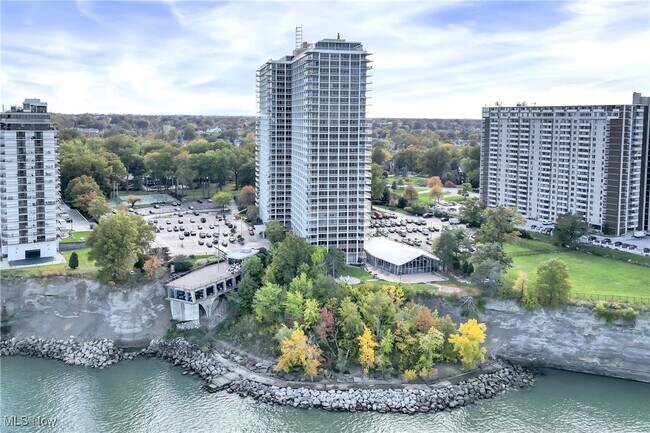 Building Photo - 12700 Lake Ave