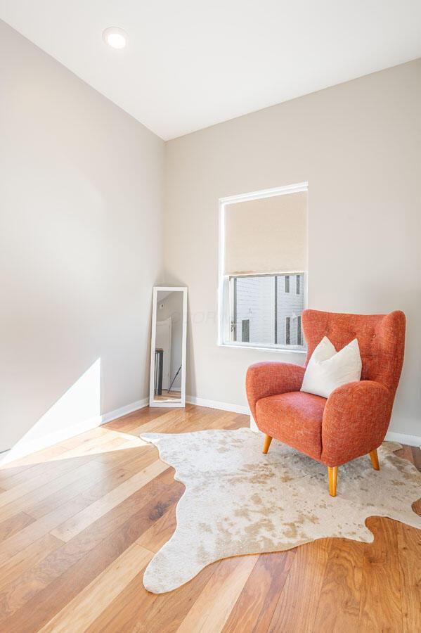 Building Photo - 598 Lathrop St