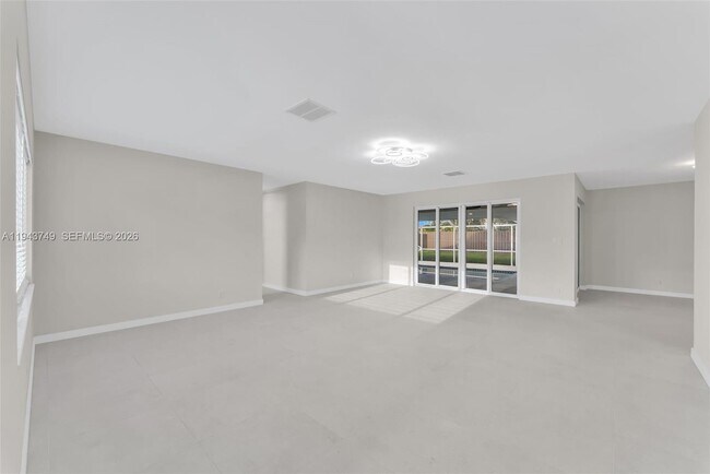 Building Photo - 5419 NE 22nd Ave