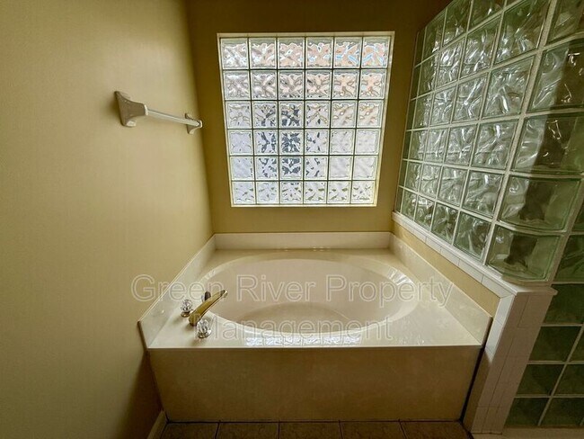 Building Photo - 8716 Canopy Oaks Dr