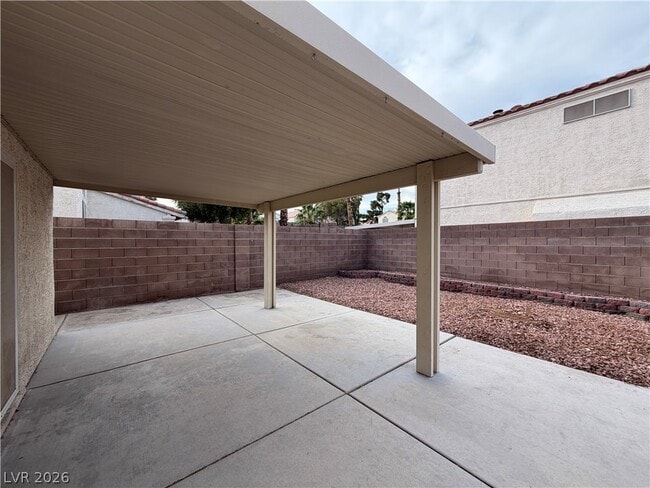 Building Photo - 8638 White River Dr