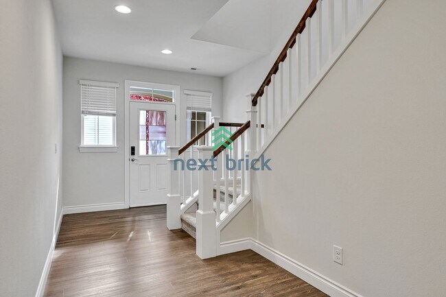 Building Photo - Bothell 5BR 3Bath-on a quiet neighborhood with smart upgrades + EV charging