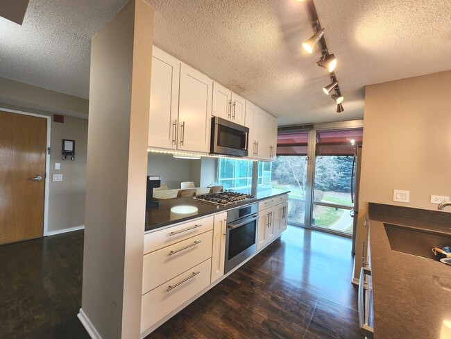Building Photo - 9655 Woods Dr
