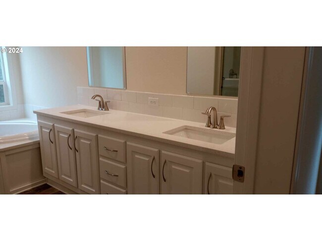 Building Photo - 348 N Falcon St