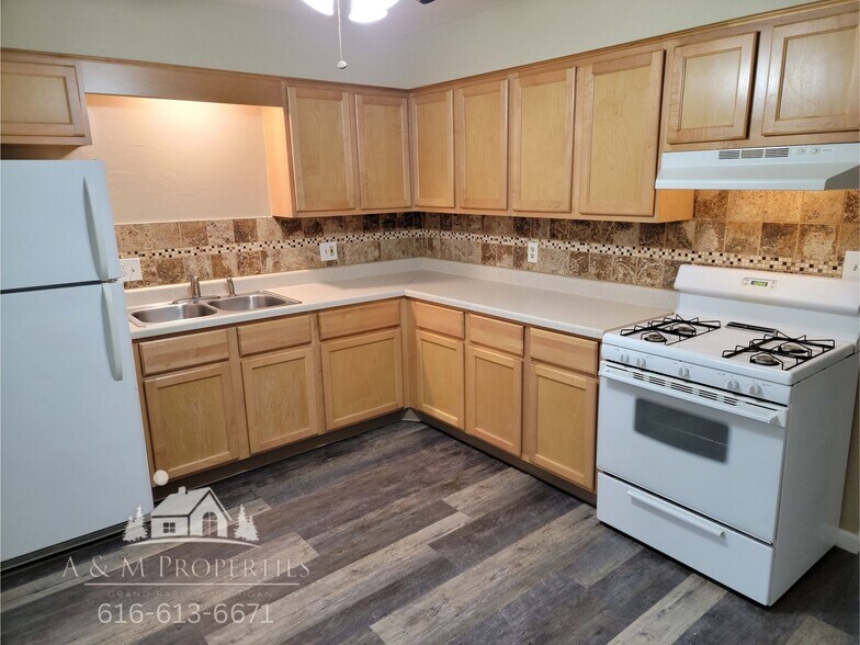 Building Photo - 5809 Christie Ave SE