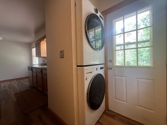 Building Photo - $2,600 | 3 Bedroom, 2 Bathroom House | Dog Friendly* | Available for an August 1st, 2026 Move In!