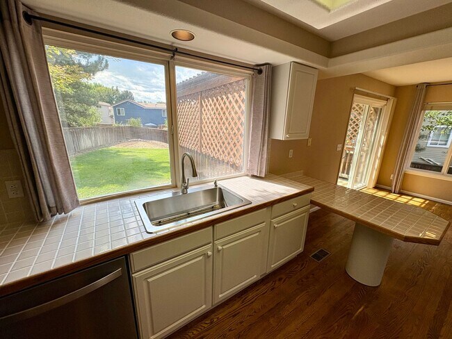 Building Photo - Highlands Ranch 3bed, 3.5 bath