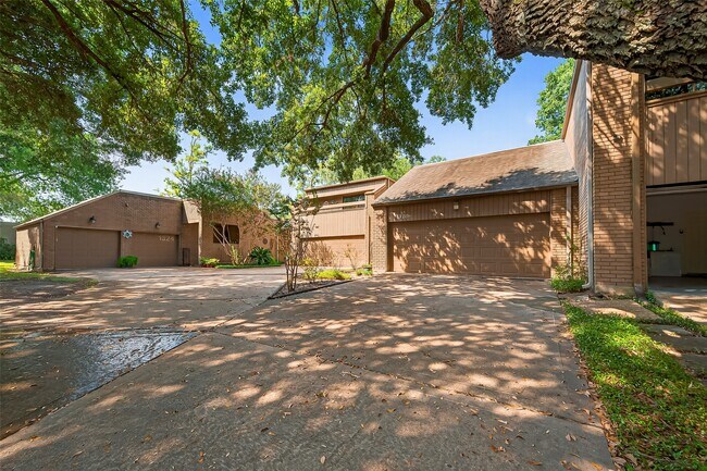 Primary Photo - 1320 Chardonnay Dr