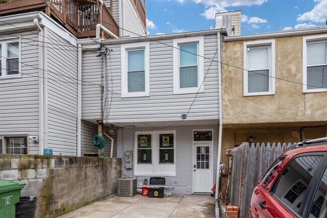 Building Photo - 525 S East Ave