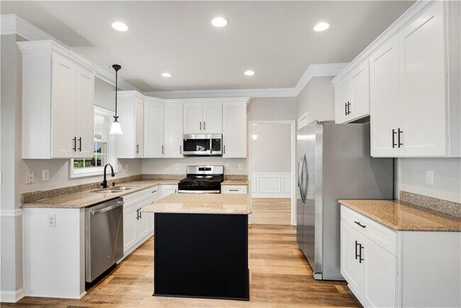 Building Photo - 1610 Elgaen Pl Dr
