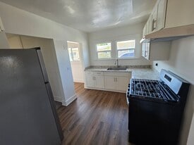 Building Photo - 1008 S Highland Ave