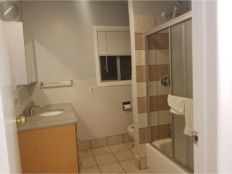 Building Photo - 301 Louisiana St