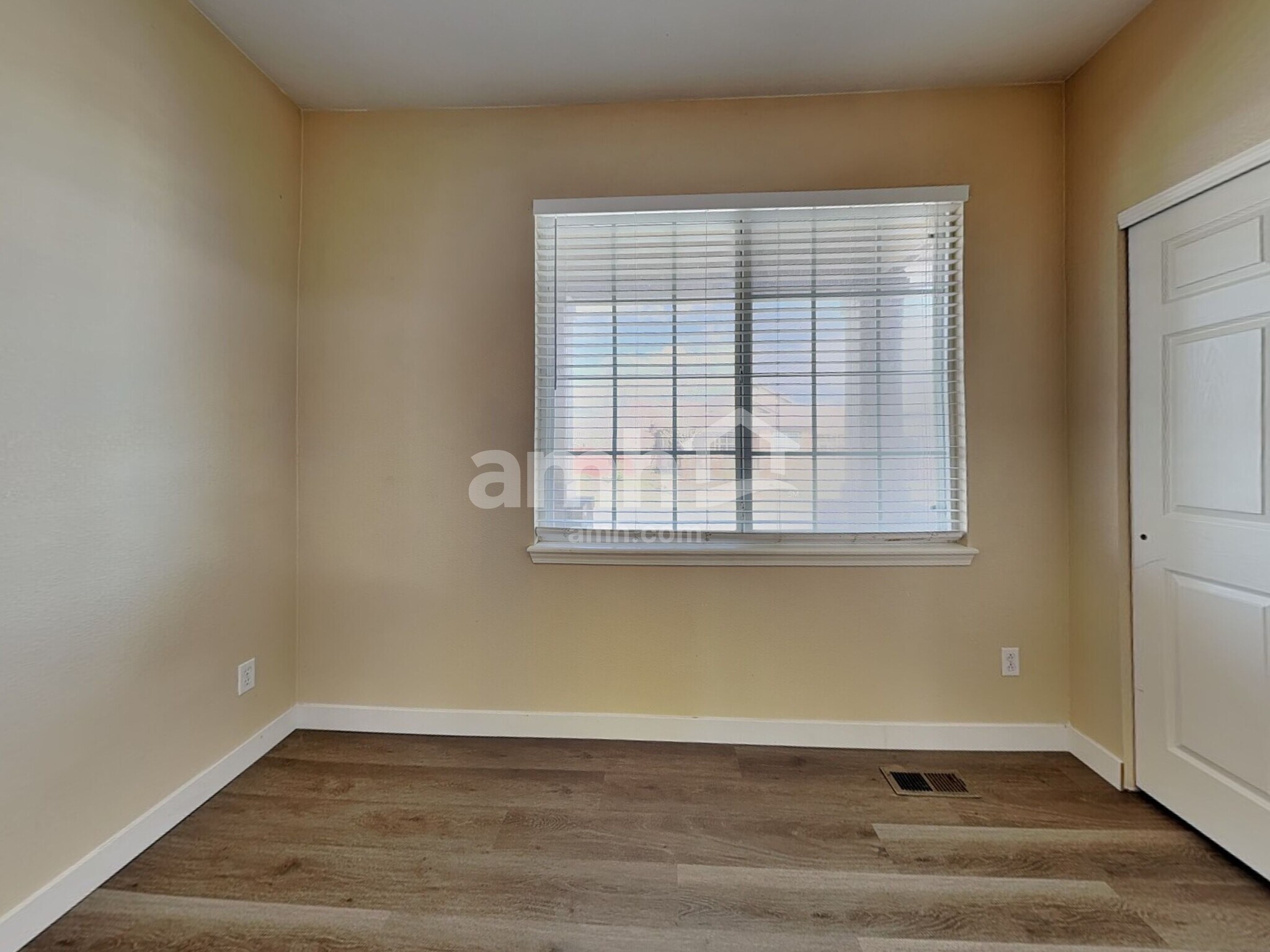 Building Photo - 9742 Jasper Dr