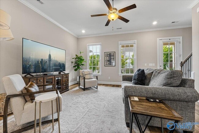 Building Photo - 38 Pine St